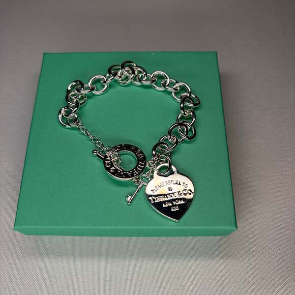 Unbranded Jewelry - Elegant Heart Toggle Charm Bracelet 18 cm